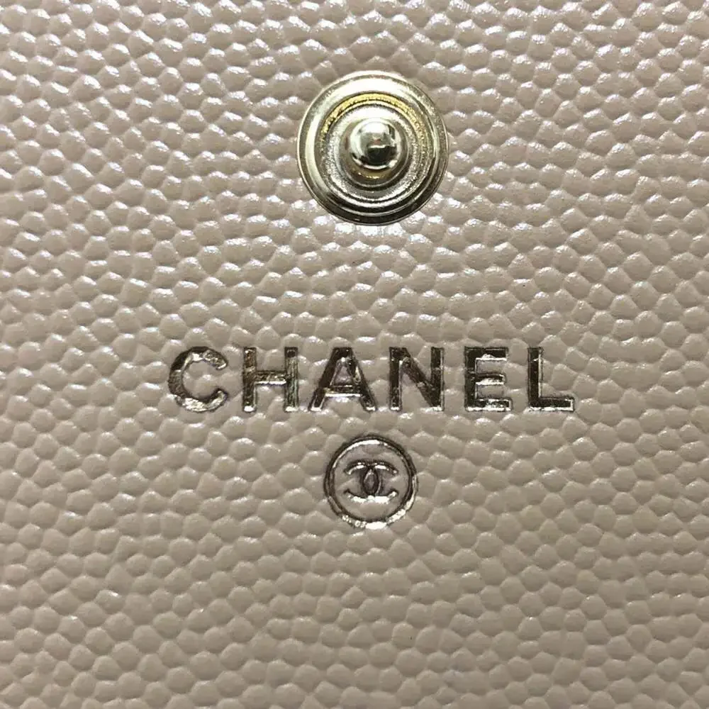 CHANEL Authentic Cream Wallet